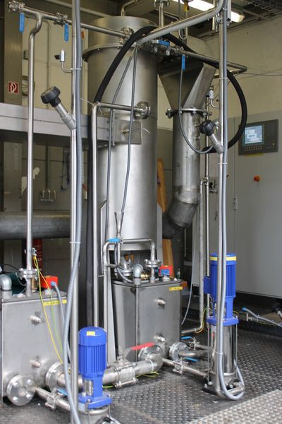 Absorber-Modul mit Vorlagetank und Pumpen. (Bild: TU Clausthal)