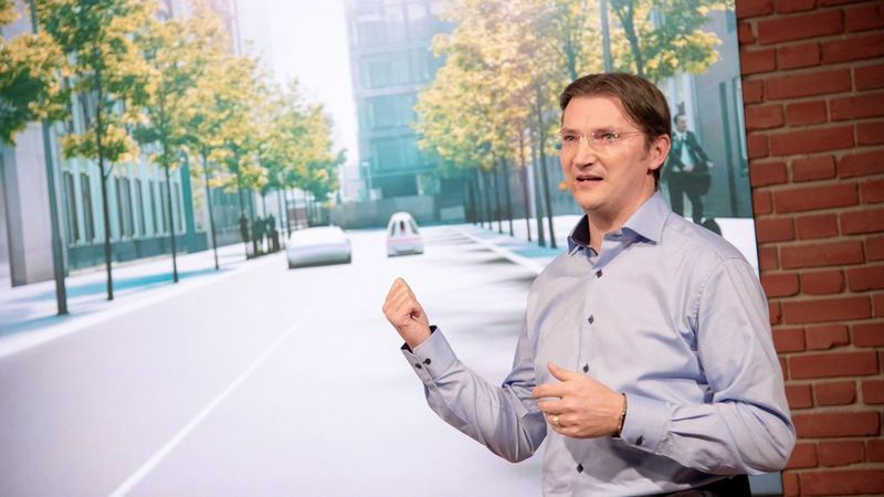 VW-Digitalchef Johann Jungwirth: „Unser Ziel ist es, 2021 in zwei bis fünf Städten mit komplett selbstfahrenden Fahrzeugen zu starten“ (Volkswagen)