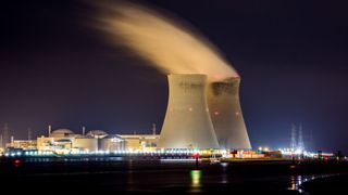 Kritische Infrastrukturen wie Kraftwerke sind ein beliebtes Ziel für Cyberangriffe. Daher sollen die Sicherheitsmaßnahmen europaweit verbessert werden. (Bild: gemeinfrei // Unsplash)