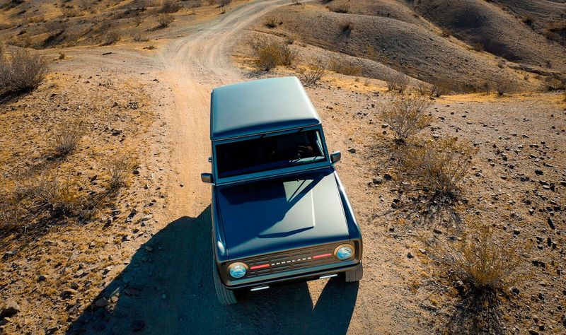 Die Restomod-Variante enthält eine aus Carbon-Teilen zusammengesetzte Karosserie. (Bild: Zero Labs)