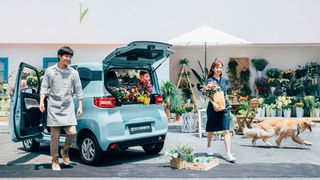 Der Startpreis von 28.800 chinesischen Yuan (etwa 3.500 Euro) ist genauso „mini“ wie die Maße des Hongguang Mini EV: Der elektrische Viersitzer ist knapp drei Meter lang, 1,5 Meter breit und 1,6 Meter hoch. (SAIC-GM-Wuling Automobile)
