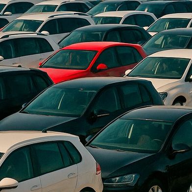 Im Juli wurden innerhalb der EU 914.680 Fahrzeuge neu zugelassen.  (Bild: Dall-E / KI-generiert)