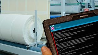 Per Tablet und App kann das Anlagenpersonal die geführte Sichtprüfung selber durchführen und die erkannten Fehler beheben. (IVG Göhringer)