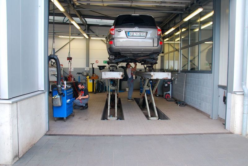 Die Dialogannahme ist bei Schroers ein wichtiges Instrument, um beim Kunden Vertrauen zum Autohaus aufzubauen. (Wenz)