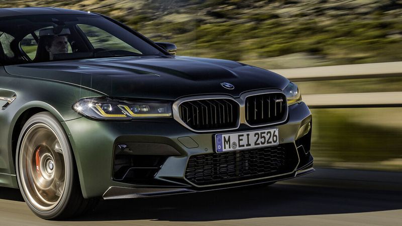 Nieren und Modellbezeichnungen sind in Goldbronze ausgeführt. (Auto-Medienportal.Net/BMW)