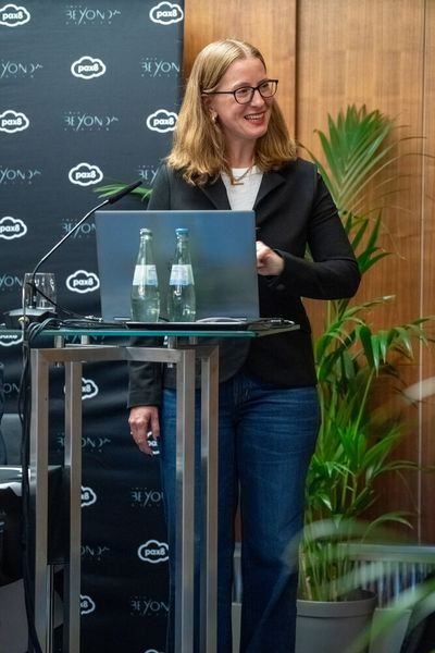 Libby McIlhany (Chief Product Officer, Pax8) ließ Pressevertreter bereits am Sonntag, den 13.10.2024 in ihren Produktbaukasten gucken. (Bild: Pax8)