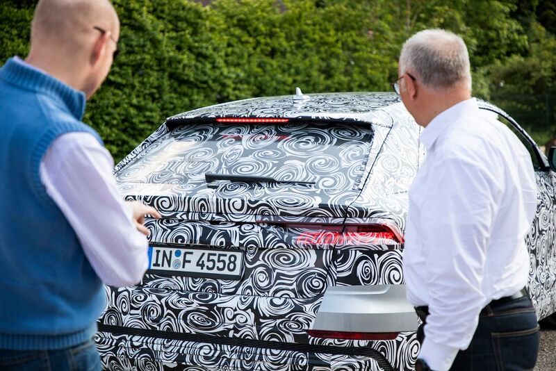 Schon im Sommer kommt der Audi Q8 auf den Markt. Spekulieren lässt sich über eine S Q8- und eventuell sogar eine RS Q8-Version. Auf diesbezügliche Nachfragen schwieg der technische Projektleiter nur vielsagend. (Auto-Medienportal.Net/Audi/Tobias Kempe)
