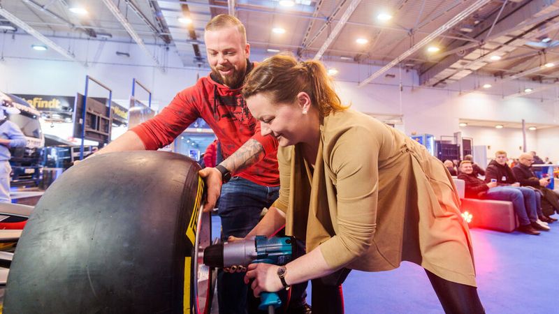 Zum Mitmachen war ebenfalls einiges geboten, Rennwagen-Feeling beim fingierten Boxenstopp inklusive. (Bild: Messe Essen)