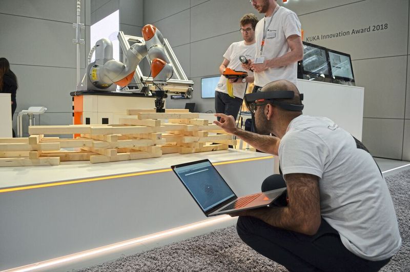 Von den 210'000 Besuchern an der Hannover Messe und Cemat 2018 kamen mehr als 70'000 aus dem Ausland. Damit lag der Anteil der internationalen Besucher bei 30 Prozent. Aus dem Partnerland Mexiko kamen 1'400 Besucher. (VBM / Sergio Caré-Lucas)