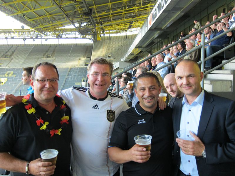 Lothar Brüster, LG, Uwe Hüfner und Ecevit Güneser, TAROX, und Michael Vorberger, LG (Bild: IT-BUSINESS)