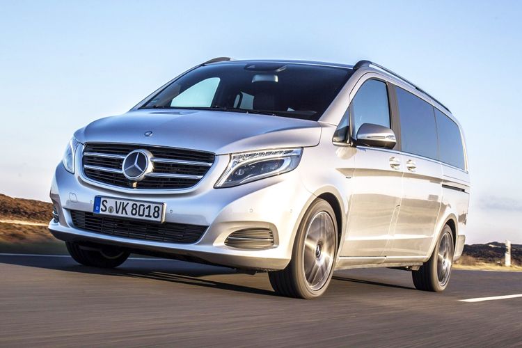 Der Spurt auf Tempo 100 dauert 9,1 Sekunden, auf der Autobahn ist die V-Klasse mit knapp über 200 km/h auch auf der linken Spur kein Hindernis. (Foto: Mercedes)