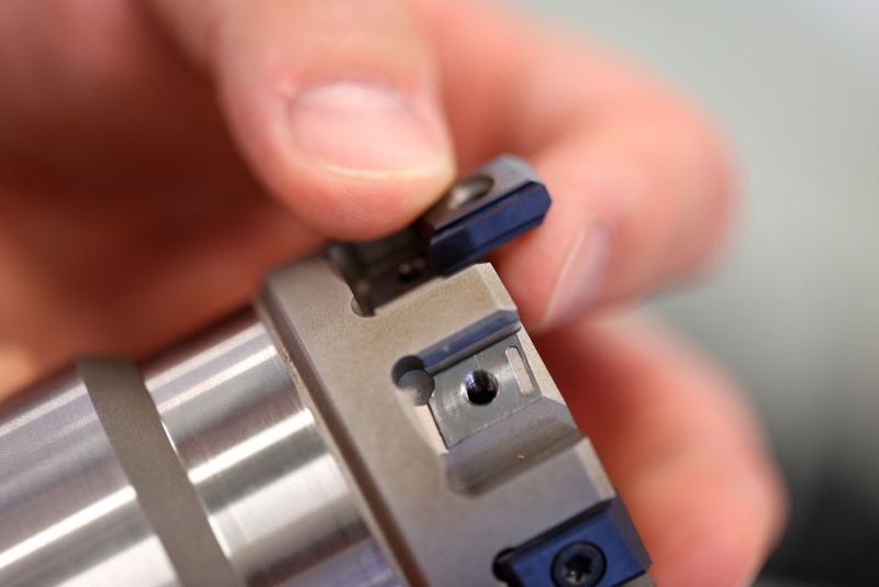 Bei den moderen Reibköpfe können die Schneiden einzeln getauscht werden. Präzision bleibt gegeben. (Matthias Böhm)