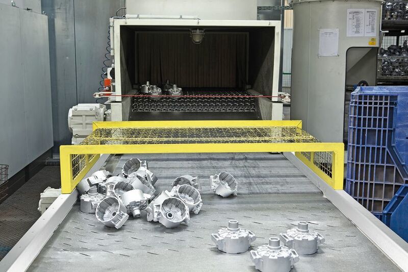 The blasting of aluminium is an issue especially for workpieces that are produced by means of die casting. (Agtos)