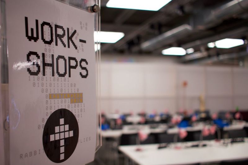 Am Osterwochenende trafen sich rund 700 Mitglieder des Chaos Computer Club zum traditionellen Easterhegg. 85 Vorträge und Workshops waren über das gesamte Wochenende geplant - und  wurden teilweise live übertragen. (Industry of Things/Sebastian Schug)