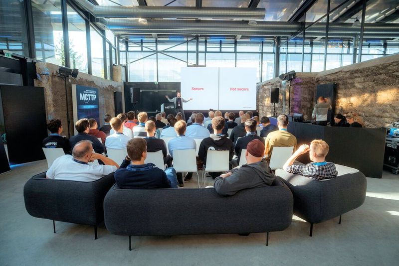 Gebannte Aufmerksamkeit war den Speakern der Talks sicher! (Bild: Vogel IT-Akademie)