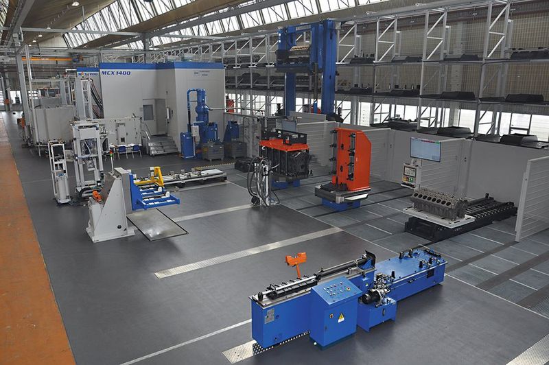 Die Bearbeitungszentren von Burkhardt+Weber kombiniert mit dem Liebherr-Palettenhandhabungsystem. (Liebherr-Verzahntechnik GmbH)