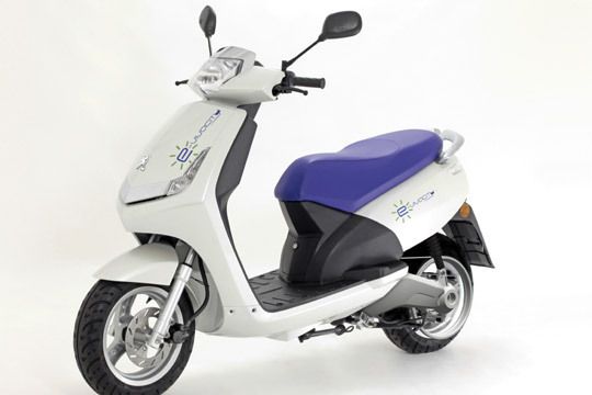 Mit dem E-Vivacity kehrt Peugeot ins Segment der Elektroscooter zurück. Das Serienmodell wird Ende 2010 vorgestellt und kommt 2011 auf den Markt. (Archiv: Vogel Business Media)