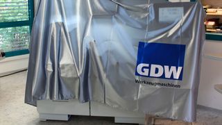Noch verhüllt, die 2. Generation der GDW Comfortline-Reihe. Mit Bedienpanels in neuen Größen und mit einer neuen Softwareoberfläche sowie TÜV-zertifizierter Sicherheit.  (Sonnenberg)