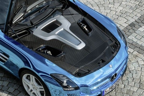 Der Mercedes-Benz SLS AMG Coupé Electric Drive - mit einer Gesamtleistung von 552 kW und einem maximalen Drehmoment von 1000 Nm der stärkste Elektro-Supersportwagen der Welt (Daimler AG)