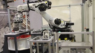 Das High-Frequency-Finishing (HFF), ein neu entwickelter Gleitschliffprozess, ermöglicht bei kurzen Bearbeitungszeiten ein homogenes und reproduzierbares Entgrat- und Polierergebnis. (Bild: Rösler)