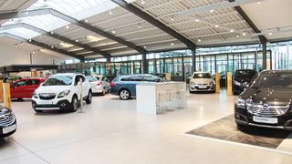 Natürlich residiert auch die Opel-Palette standesgemäß. (Foto: Gieraths)