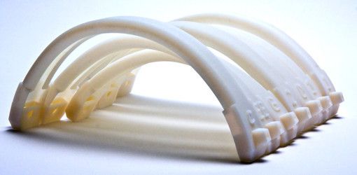 Die Helmbügel kommen aus dem 3D-Drucker. (EMG/TU Braunschweig)