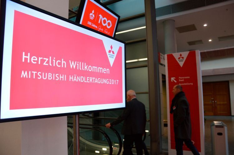 800 Vertreter aus 400 Handelsbetrieben kamen zu der Händlertagung, zu der Mitsubishi auf das Messegelände in Frankfurt am Main eingeladen hatte. (Achter / »kfz-betrieb«)