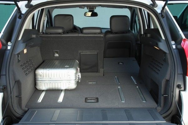 Der Peugeot 3008 HYbrid4 - das weltweit erste Sereinfahrzeug mit Full-Hybrid-Diesel (Peugeot)