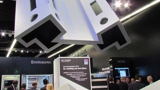 Auf dem Messestand der SPS IPC Drives 2014 in Nürnberg hing der Jubiläumsschrank TS 8 überdimensioniert von der Decke. (Bild: s. häuslein/konstruktionspraxis)