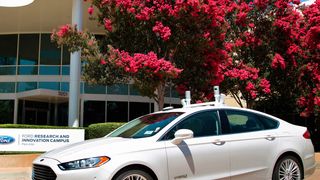 Ford will bis 2021 selbstfahrende Autos auf die Straßen bringen und hat sich deshalb bei einem Robotik-Spezialisten eingekauft.  (Ford)