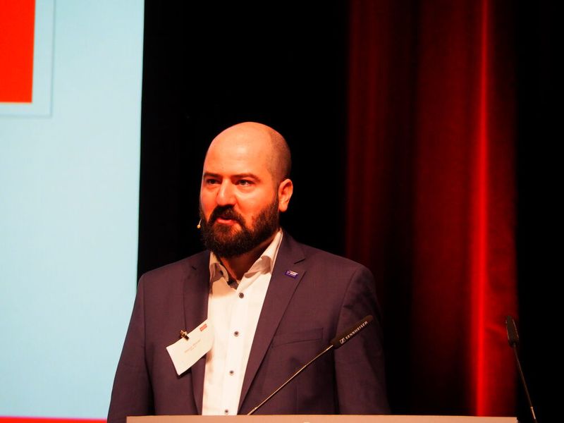 „Der autonome Anlagenbetrieb in der chemischen Produktion bietet neue Chancen und er ist auch möglich“, Marco Wiesel, BASF (Bild: Sabine Mühlenkamp)