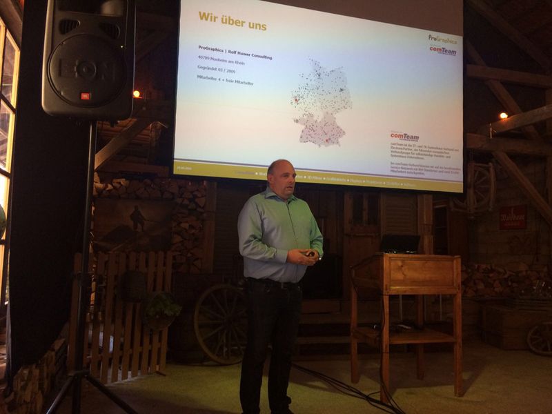 Rolf Huwer, ProGraphics, stellt sein Unternehmen dar. (Bild: Boston)