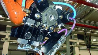 Bild 1: Zentrales Modul eines Werkzeugwechselsystems für Roboter ist der sichere, schnelle Verriegelungsmechanismus, der dynamische Kräfte kompensiert. (Archiv: Vogel Business Media)