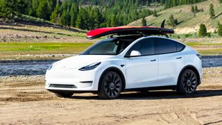 Der Tesla Model Y war im Februar 2023 das am häufigsten zugelassene SUV in Deutschland – und damit zugleich das meistverkaufte BEV. (Bild: Tesla)