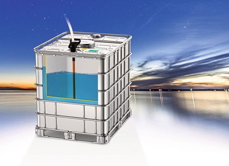 Der Ecobulk SX-D trägt mit seiner Doppelwand-Konstruktion und dem geschlossen Entnahme-System signifikant zur Risikominimierung bei. (Schütz)