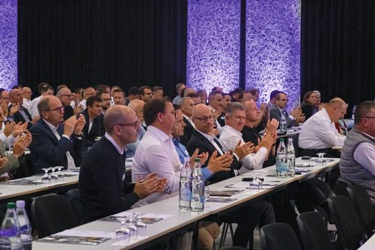 Die Parallelsessions versprechen interessante Einblicke und neue Erkenntnisse in Themen rund um Lieferketten, Rückholung der Produktion und Zusammenarbeit mit der Forschung. Die Parallelsessions versprechen interessante Einblicke und neue Erkenntnisse in Themen rund um Lieferketten, Rückholung der Produktion und Zusammenarbeit mit der Forschung.