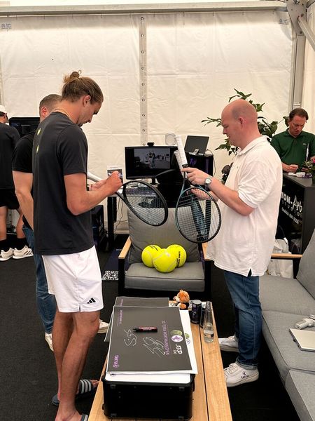 Die 3 Tennisschläger werden über das Jahr von BAB verlost. Achtet auf diverse Aktionen! (Bild: Vogel IT-Medien)