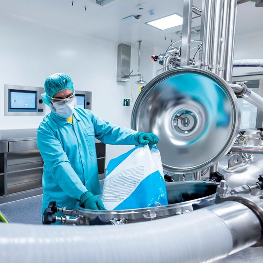 Zeta setzte als Generalplaner für Octapharma ein Projekt zur Blutplasmaverarbeitung der Superlative um: Der Plasmadurchsatz am Standort Wien wird mehr als verdoppelt.(Bild:  Zeta)