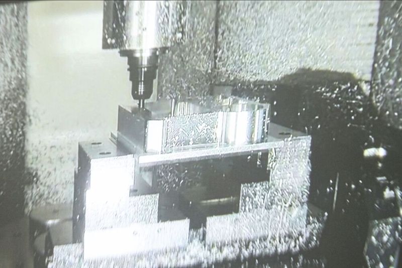 In ihren Technikum zeigen die Werkzeugspezialisten auf ihrem 5-Achs-Bearbeitungszentrum Heller HF 5500 DL/MT eine branchentypische Bearbeitung mit fünf Achsen. (Bild: Maschinenmarkt)