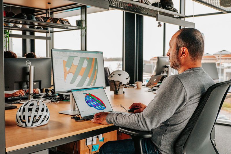 Kineticore wird zudem mit weniger Kunststoff hergestellt als vorherige vergleichbare Modelle und unterstützt das Ziel von Lazer Sport, die Auswirkungen auf die Umwelt zu reduzieren. (Bild: Lazer Sport NV)