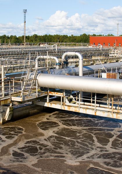 Weniger Strom für sauberes Wasser: Der neue hochtourige SKF-Permanentmagnetmotor mit aktiven Magnetlagern senkt die Betriebskosten von Abwasseraufbereitungsanlagen erheblich. (Bild: Shutterstock)