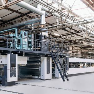 Die gigantischen Wellpappenanlagen von BHS Corrugated können bis zu 200 Meter lang sein. (Bild:  BHS Corrugated)