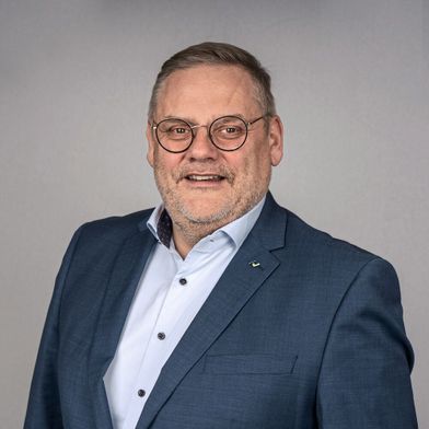 Thomas Mühleck ist Geschäftsführer der Kurtz Holding Gmbh & Co. Beteiligungs KG und bereits seit über 30 Jahren im Unternehmen tätig. Der mittlerweile in der siebten Generation familiengeführte Technologiekonzern selbst blickt auf eine Geschichte von knapp 250 Jahren zurück. Kurtz Ersa produziert und vertreibt unter anderem Schaumstoffmaschinen sowie Anlagen und Tools für die Elektronikfertigung. Das Unternehmen unterhält Tochtergesellschaften und Produktionsstätten in Europa, Nordamerika und Asien. (Bild: Kurtz Holding GmbH & Co. Beteiligungs KG)