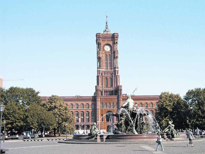 Auch die Berliner Stadtbezirke, im Bild das Rote Rathaus, werden in die Umsetzung der 115 eingebunden (Quelle: Senatsverwaltung Berlin) (Archiv: Vogel Business Media)
