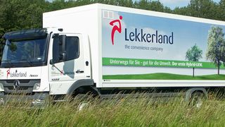 Als einer der Ersten in Deutschland beliefert Lekkerland seine Kunden im Großraum Köln mit einem Hybrid-Lkw. Bild: Lekkerland (Archiv: Vogel Business Media)