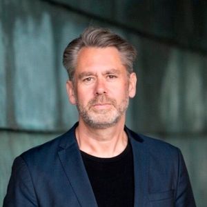 Casper Klynge, Head of Government Partnerships, Zscaler EMEA: „Das ursprüngliche EU-Cybersicherheitsgesetz stellte ein notwendiges Regelwerk dar und hat zweifellos die Cybersicherheit der EU verbessert. Dennoch kann heute durch eine noch engere Zusammenarbeit wesentlich mehr für die Widerstandsfähigkeit getan werden. Derzeit gibt es verschiedene Cybersicherheitsvorschriften, die in unterschiedlichem Tempo und Reifegrad implementiert werden, was dazu führt das einige der Vorlagen in den EU-Mitgliedstaaten auf mindestens 27 verschiedene Arten umgesetzt werden. Lokale Änderungen in Verbindung mit einem Mangel an harmonisierten Definitionen und Meldepflichten haben einen gegenteiligen Effekt auf die vom EU-Cyber-Acquis beabsichtigte Wirkung hinsichtlich der Resilienz der Cybersicherheit erzielt.“(Bild:  Zscaler)