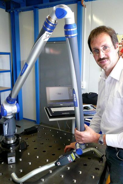 Josef Köglmeier, die sogenannte Rechte Hand von Geschäftsführer Peter Vilsmeier, bei der Vilsmeier Maschinenbau GmbH in Pfakofen, kennt sich mit der Rohrvermessung bestens aus: „Wenn es sein muss, fahren wir auch zum Kunden und vermessen mit unserem portablen Messsystem die Rohre.“ (Archiv: Vogel Business Media)