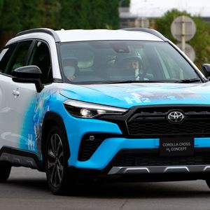 Im Gegensatz zur Brennstoffzelle geht Toyota im Konzeptfahrzeug Corolla Cross H2 Concept einen anderen Weg.(Bild:  Autoren-Union Mobilität/Toyota)