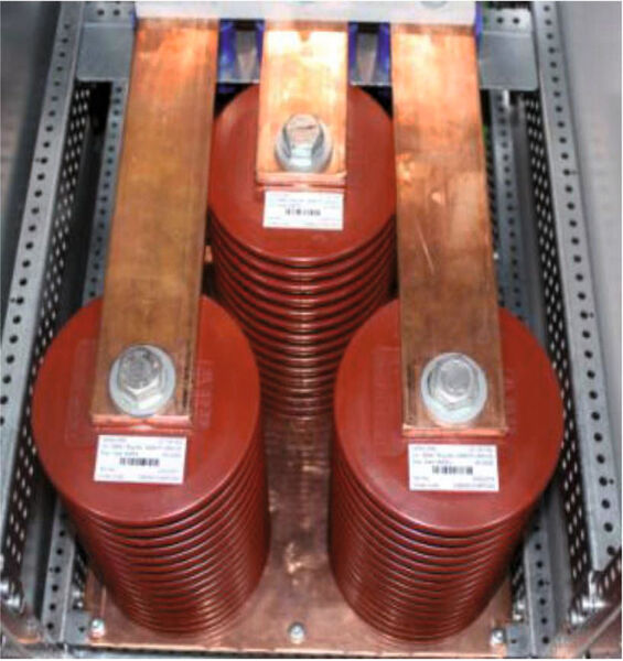 Der ultraschnelle Erdungsschalter ABB UFES, der sich in Vamocon Anlagen integrieren lässt, löscht einen aufkommenden Störlichtbogen in 2 m, wie Tests belegen. (Sedotec)