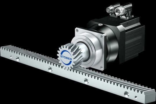 (Die schrägverzahnten Zahnstangentriebe der Baureihe ZV basieren auf einsatzgehärteten und geschliffenen Ritzeln mit hoher Verzahnungsqualität. Stöber kombiniert sie mit den präzisen, platzsparenden Planetengetriebemotoren PEZ. Bild: Hermle AG, Stöber Antriebstechnik GmbH + Co. KG)
